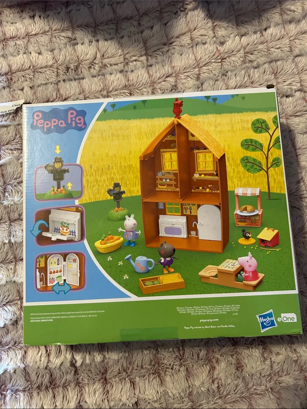Peppa Pig Farm Playset with 14 pieces new